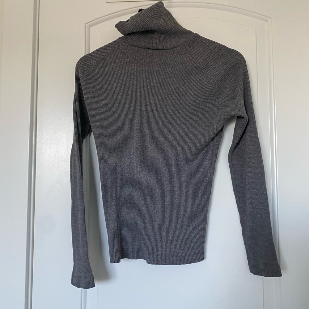 Tight fit turtle neck